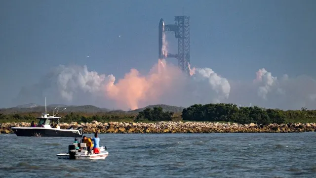 SpaceX starship explodes in Texas during test preparation