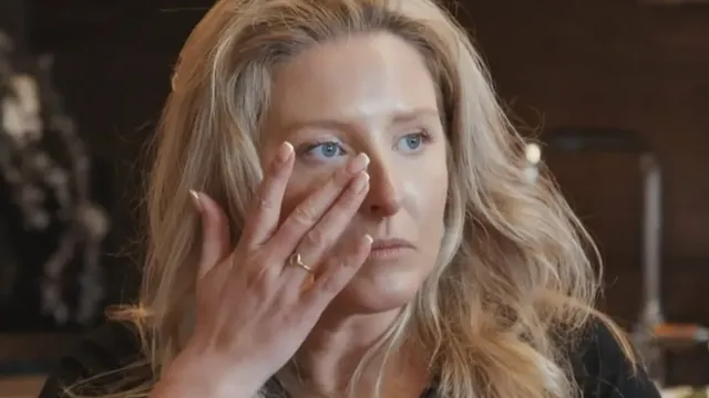 Emma's Emotional Breakdown After Caspar's Hurtful Comments in Front of Friends