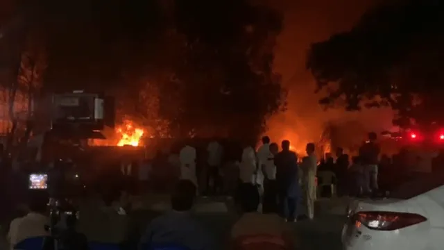 Factory fire in Karachi destroys raw materials but leaves no injuries