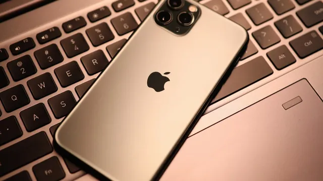 Apple suspends iOS updates, leaving users frustrated and uncertain