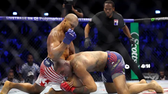 Alex Pereira demands punishment for referee after controversial loss