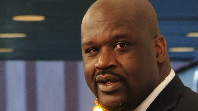 Shaq finds David Beckham"s wallet in Beverly Hills
