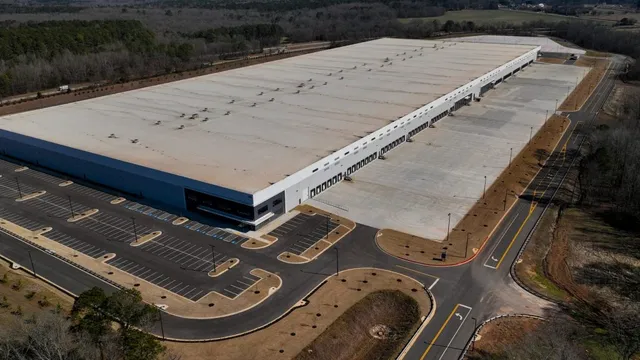 DHS secretly buys warehouse in Arizona to detain immigrants