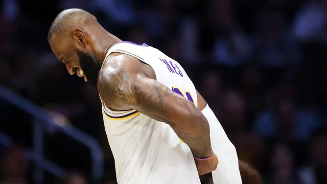 LeBron James suffers another injury blow during Lakers' win