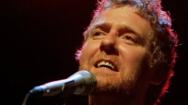 Glen Hansard dies in tragic motorcycle crash in Dublin