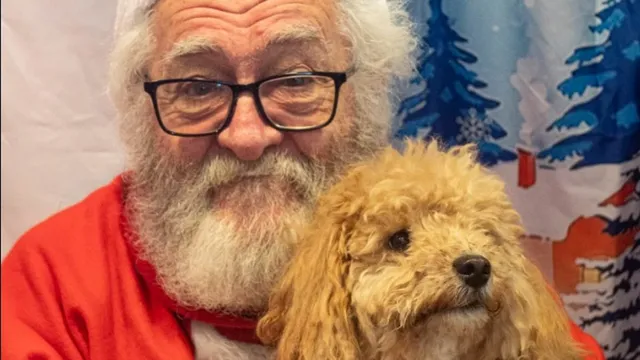 Grandfathers ousted as Santas for their political beliefs