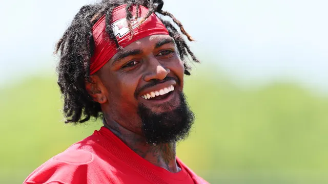 Josh Simmons aims to bulk up for the season without cheeseburger weight