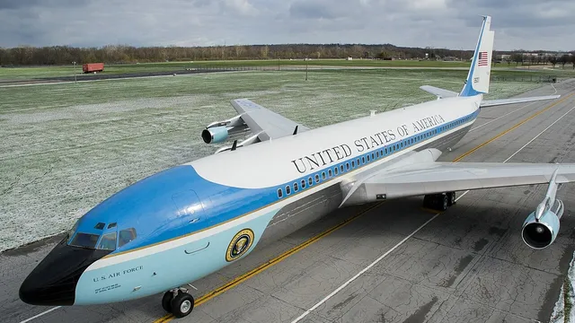 Trump's acceptance of Qatar's luxury plane sparks ethical concerns