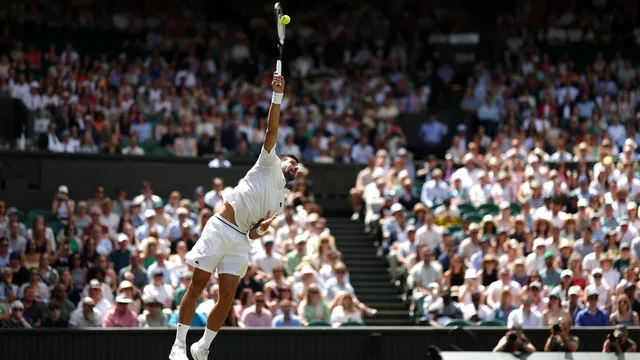 Novak Djokovic dominates Dan Evans to advance at Wimbledon