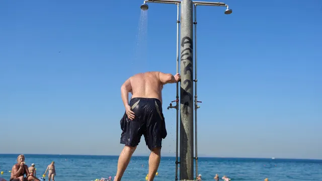 Greece mandates work breaks as extreme heat hits country