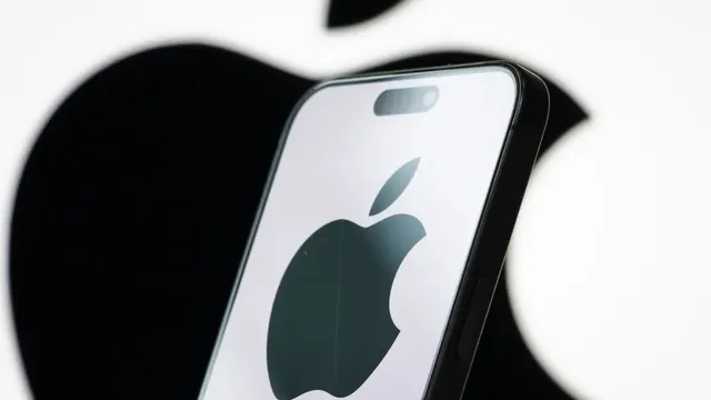 Apple plans to pay publishers for news content to improve Siri