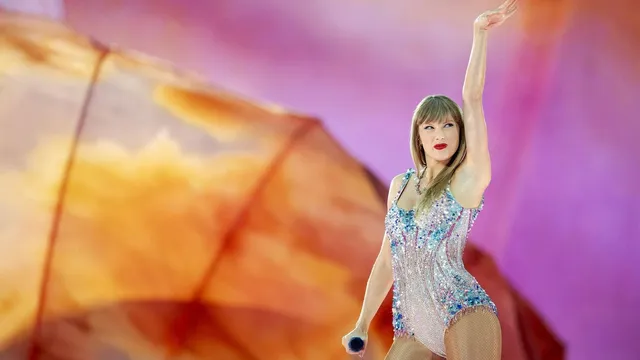 Taylor Swift's album achieves another year on UK charts
