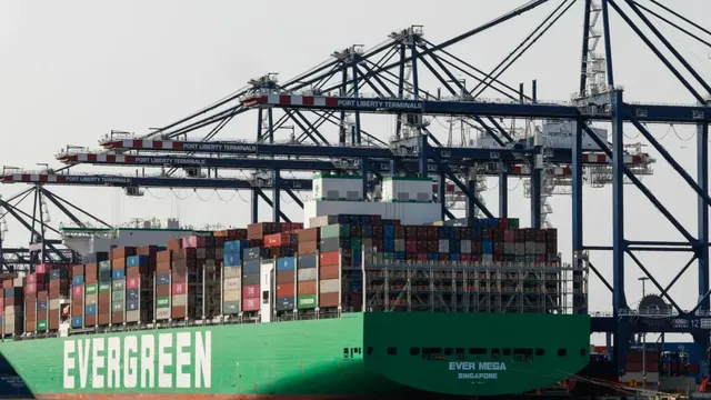 Tariff refunds boost GDP growth to 4.3% as corporate profits surge