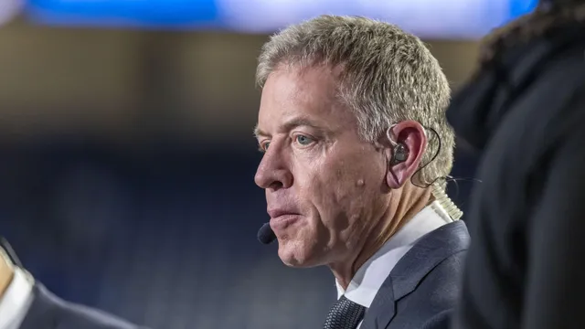 Troy Aikman advises Miami Dolphins on general manager search