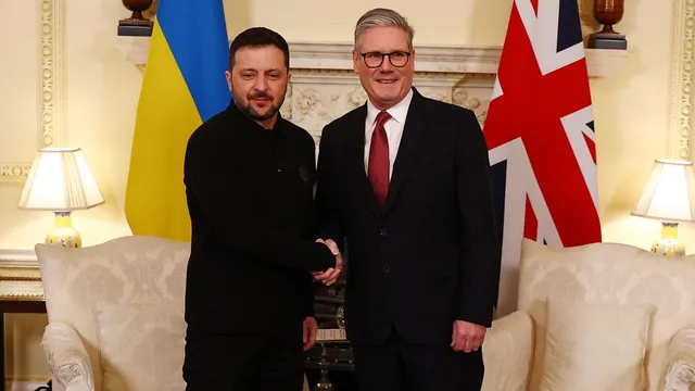 Starmer meets Trump in critical talks over Ukraine security guarantees