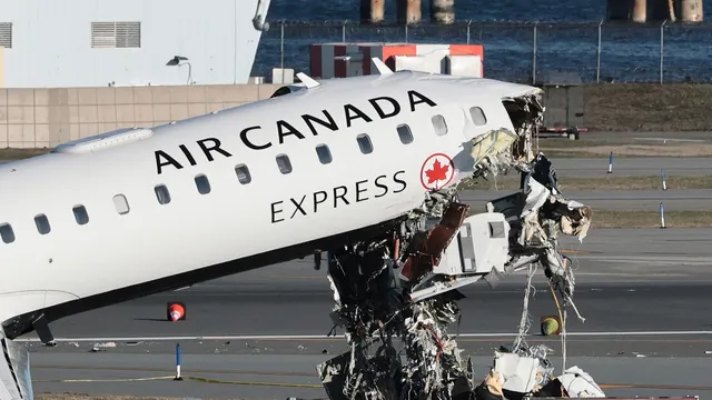 LaGuardia controllers may have breached safety protocols on night of collision