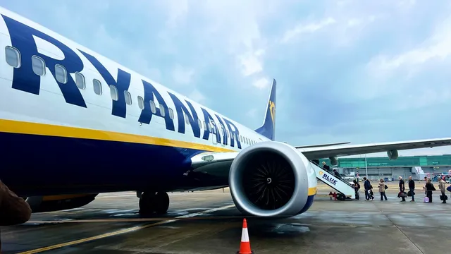 Ryanair jet crashes into Stansted fence due to instructor distraction