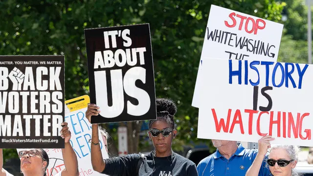 Supreme Court permits Alabama to use discriminatory congressional map