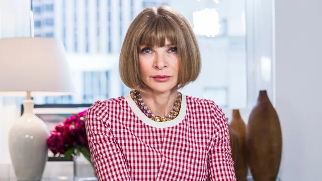 Inside Vogue: Anna Wintour’s Influence in the 90s Fashion Scene