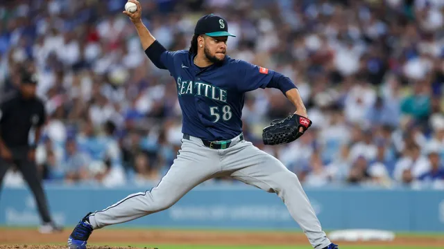 White Sox acquire Luis Castillo from Mariners in major trade