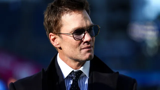 Tom Brady unfollows Patriots, raises eyebrows before Super Bowl