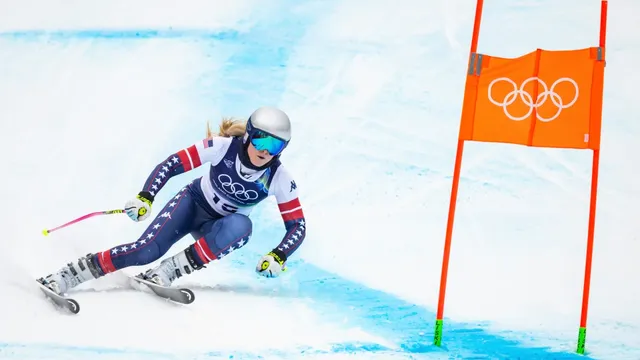 Lindsey Vonn suffers brutal crash and fractures leg at Olympics
