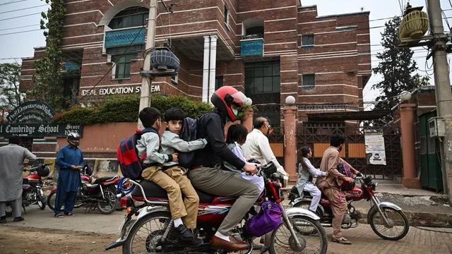 Pakistan imposes four-day work week to combat fuel crisis