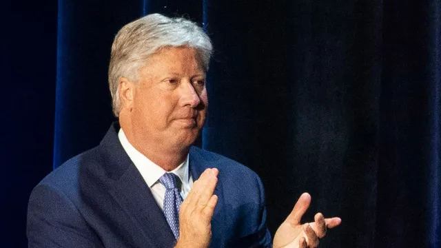 Robert Morris surrenders to face child sexual abuse charges