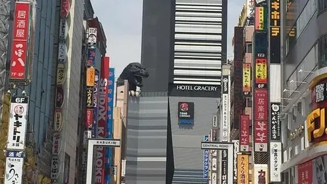 Visitor communicates seamlessly with locals using Apple's translation technology in Tokyo