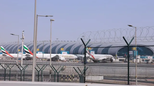 Emirates and Etihad resume limited flights to Singapore amid conflict