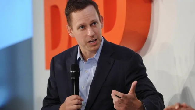 Peter Thiel Critiques Warren Buffett's Investment Approach