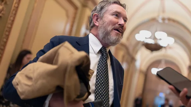 Federal agents fatally shoot registered nurse Alex Pretti in Minneapolis