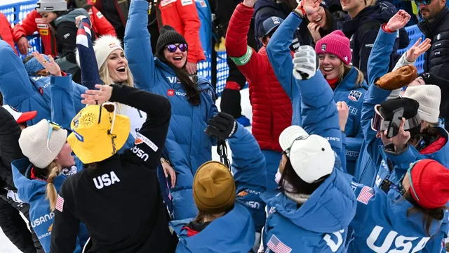 Lindsey Vonn defies age to rejoin U.S. Olympic ski team