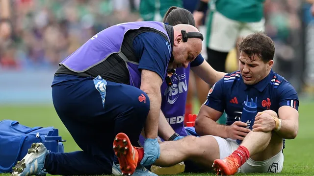Antoine Dupont suffers serious knee injury during Six Nations clash