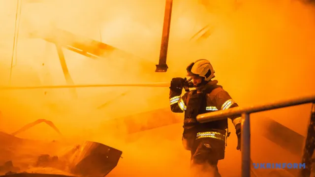 Russian drone strikes set Zaporizhzhia shopping center ablaze
