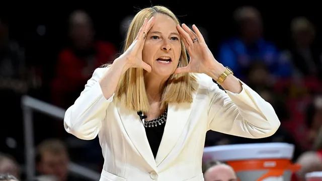 Brenda Frese screams at player during NCAA tournament loss