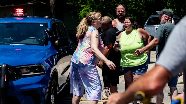 Security guard halts mass shooting at Michigan church