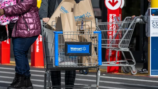 Walmart recession indicator signals economic downturn risk