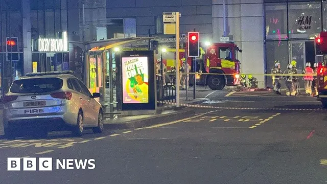 Firefighters contain blaze in Glasgow commercial building