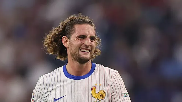 Man Utd to discuss Adrien Rabiot transfer amid international break