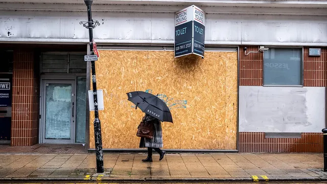 Labour's Gloom Impacts Consumer Spending Amid UK's Growth Surge