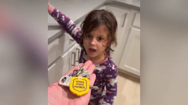 Mom finds police keys in daughter’s kindergarten backpack