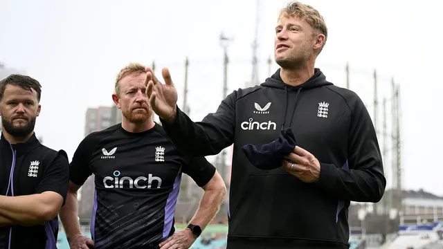 Freddie Flintoff honors Josh Hull with England cap at The Oval