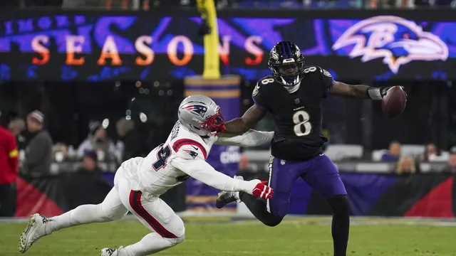 Lamar Jackson suffers serious back contusion before Packers game