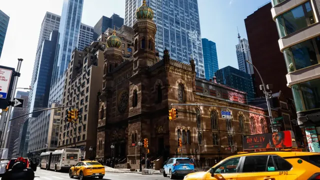 Man charged with hate crimes after attacking worshippers at Manhattan synagogue