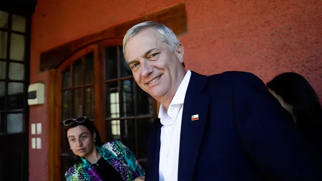 José Antonio Kast proposes strong police measures to tackle crime in Chile