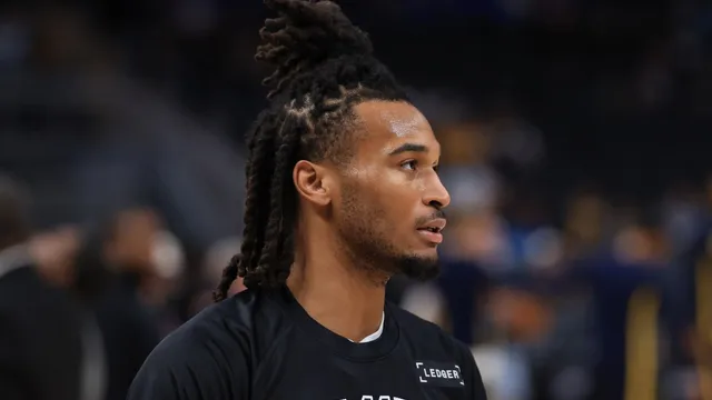 Stephon Castle sidelines Spurs with hip injury after brief game appearance