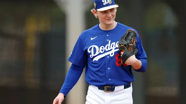 Dodgers sign Keynan Middleton aiming for pitching depth