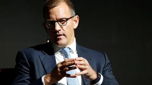 Czech Billionaire's Russian Links Raise Concerns Over Royal Mail Purchase