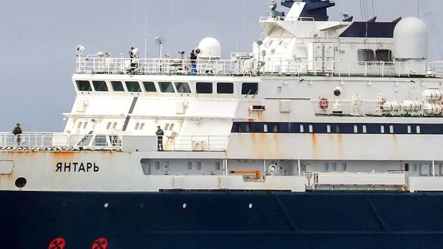 Defence secretary warns Putin after lasers directed at UK pilots